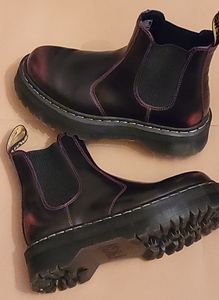 Dr. Martens Chelsea Quad Boots